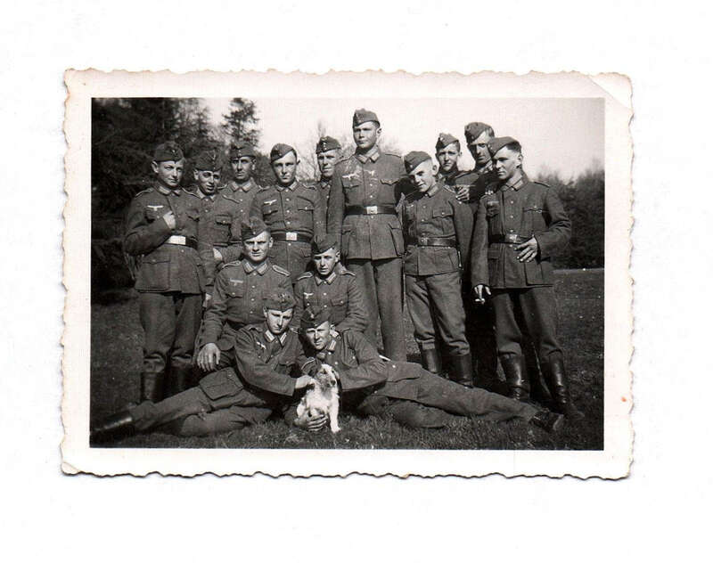 Foto Soldaten Truppe mit Hund