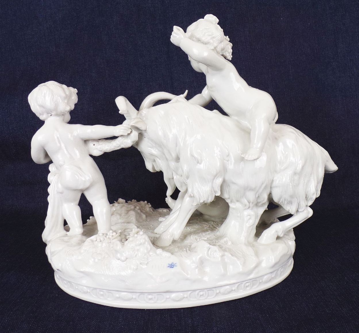 Scheibe Alsbach Porzellanfigur Putto Ziegenbock Wein Bachus Scheibe Alsbach Porzellanfigur Putto Ziegenbock Wein Bachus