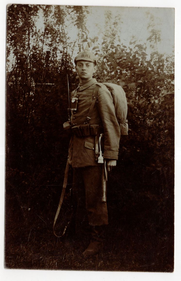 Foto Ak Soldat IR 100 Ausrüstung Taschenlampe 1915 Posen Poznan 