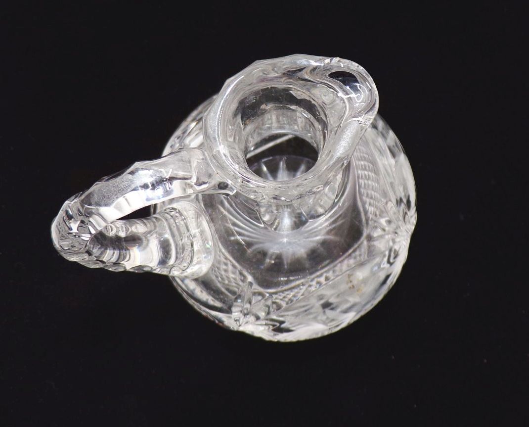 Alte Karaffe Kristall transparent mit Verschluss geschliffenes Dekor 