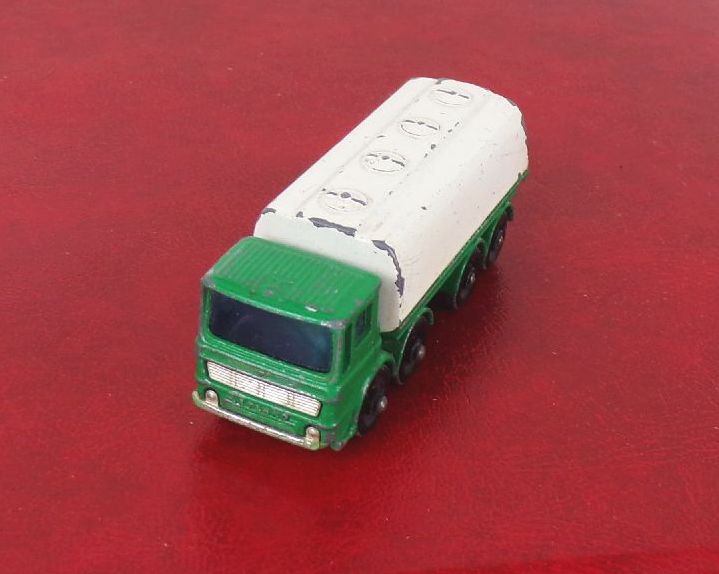 Modellauto Lesney No 32 Leyland Petrol Tanker Modellauto Lesney No 32 Leyland Petrol Tanker