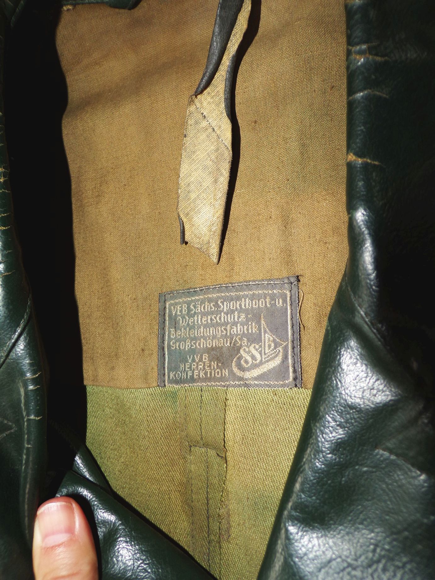 Alter Regenmantel Igelit Vintage Grün 50er Jahre Mantel lang unisex Alter Regenmantel Igelit Vintage Grün 50er Jahre Mantel lang unisex