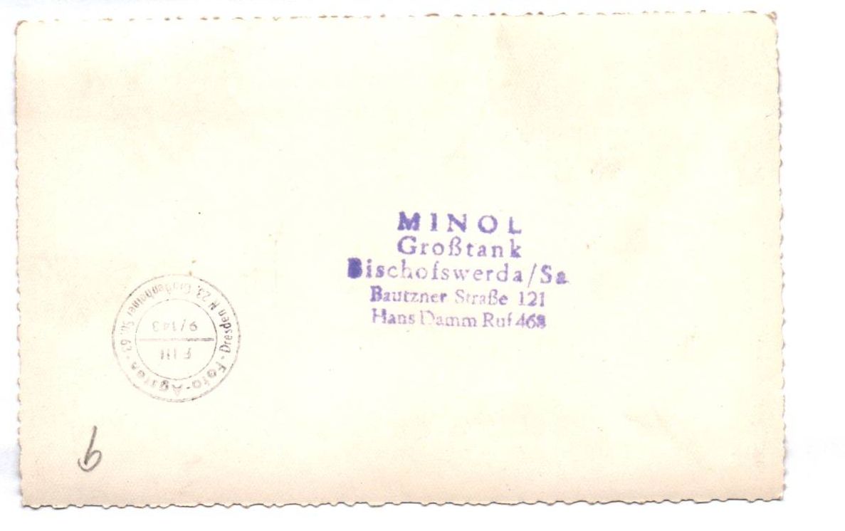 Foto Framo V 500 an Minol Tankstelle 1950er Zapfsäule Ölkabinett