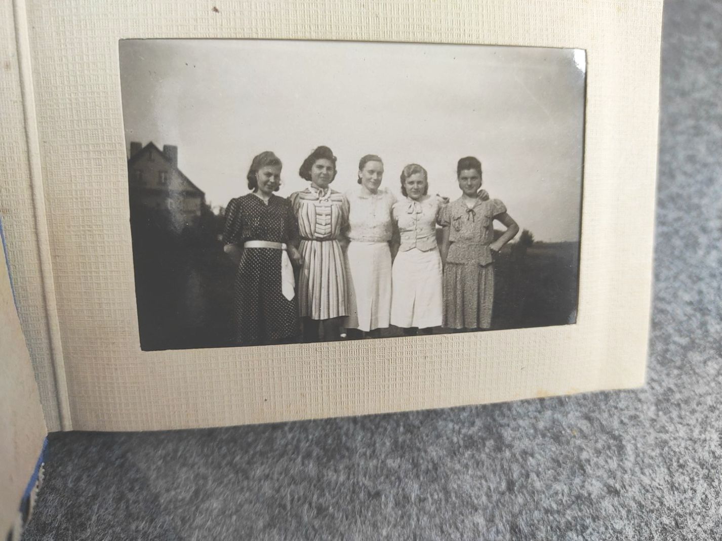 Alte Fotoalben 3 Stück schwarz weiß 103 Fotos Familie Reise Alte Fotoalben 3 Stück schwarz weiß 103 Fotos Familie Reise