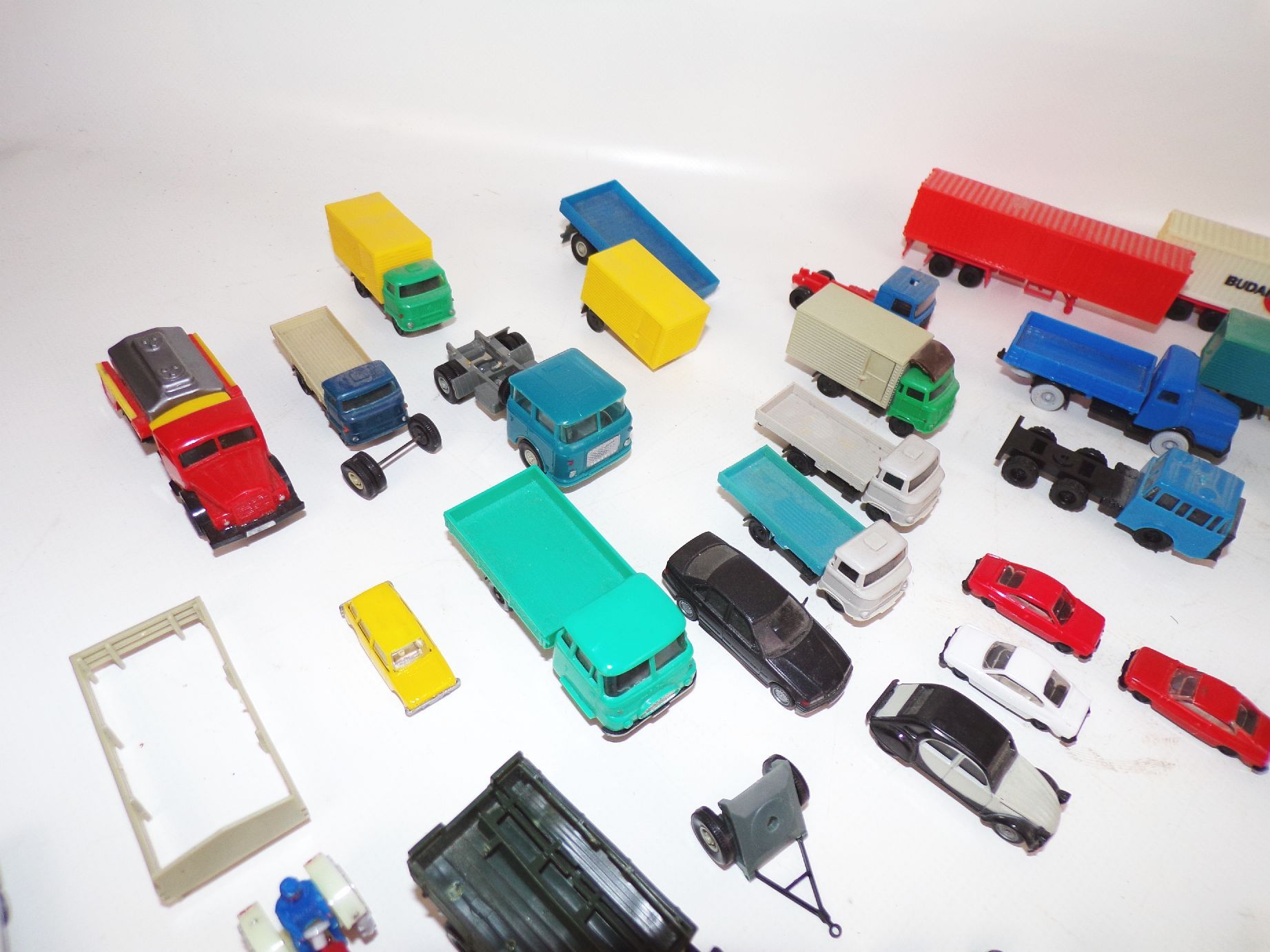 Konvolut DDR Modellautos Traktor Bus LKW TT H0 Modelle