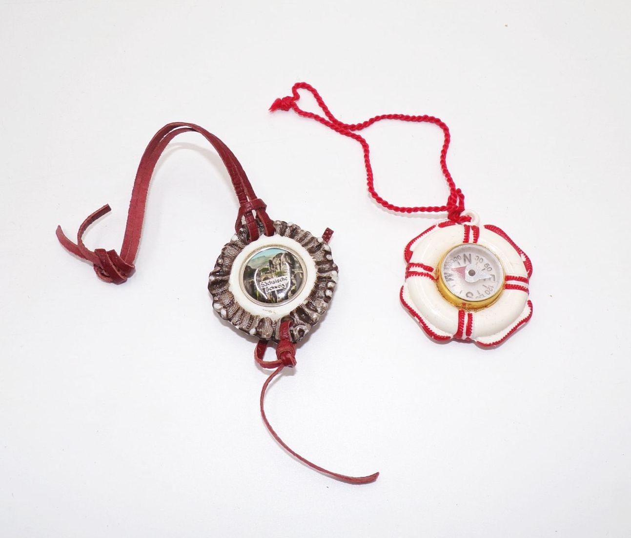 Lot DDR Souvenir Nippes Anstecker Anhänger patch button Kompass Lot DDR Souvenir Nippes Anstecker Anhänger patch button Kompass