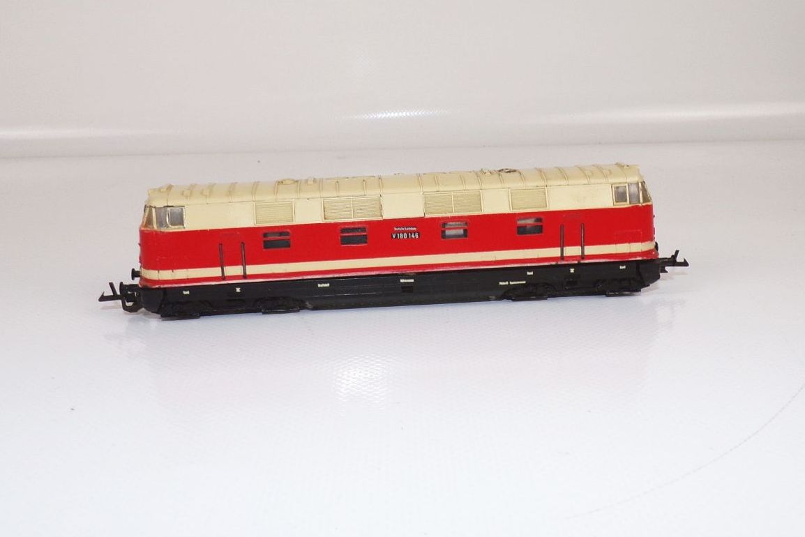 Zeuke TT Bahnen Diesellok V180 mit OVP Zeuke TT Bahnen Diesellok V180 mit OVP