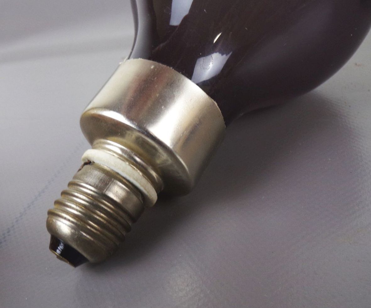 Alte Osram Birne Ultra Vitalux 220 V 330 W E27 alte Glühleuchte Glühlampe Alte Osram Birne Ultra Vitalux 220 V 330 W E27 alte Glühleuchte Glühlampe