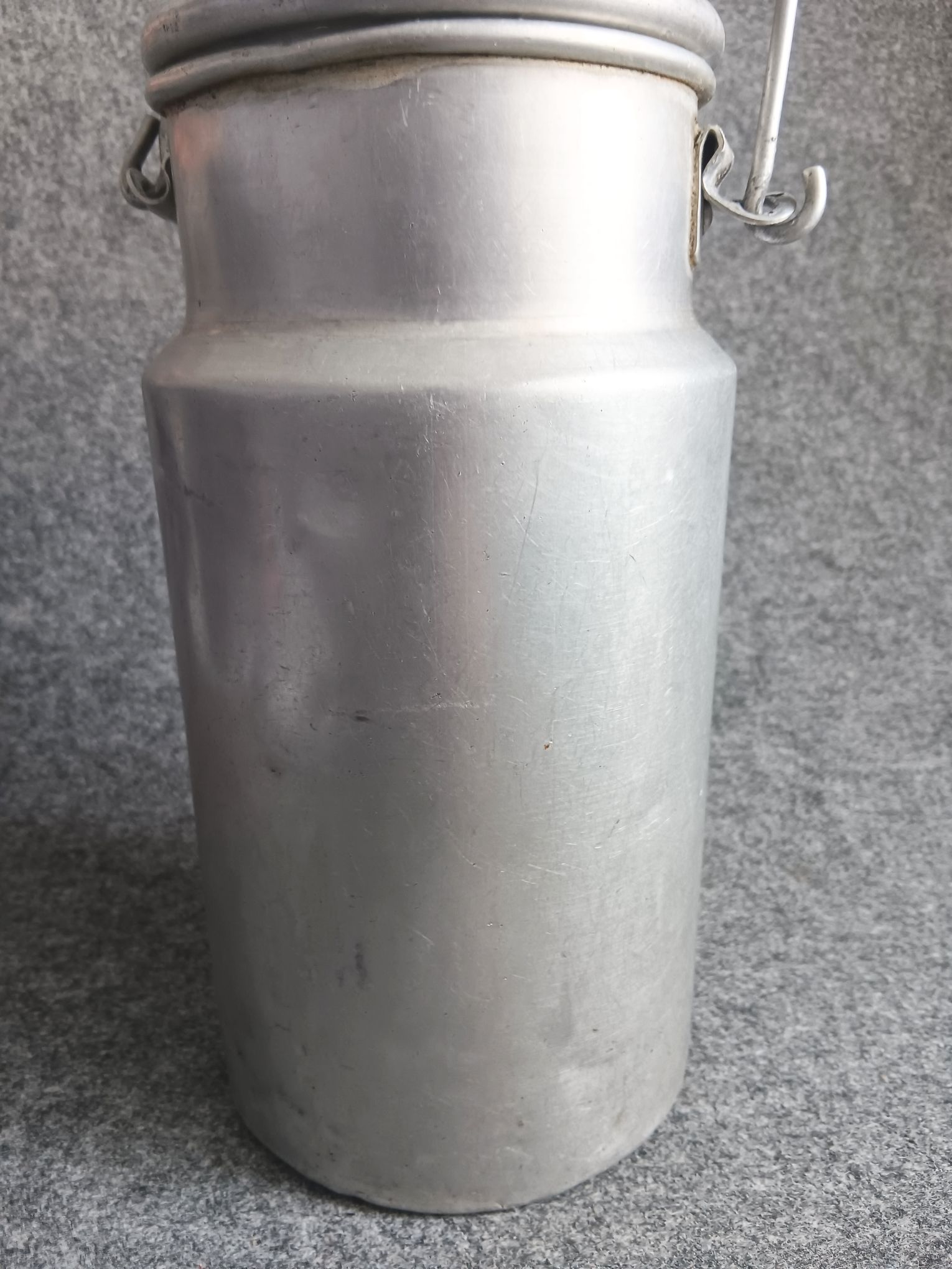 Alte 1 Liter Alu Milchkanne mit Deckel und Thermoskanne Holzgriff Aluminium Kanne 24 cm Alte 1 Liter Alu Milchkanne mit Deckel und Thermoskanne Holzgriff Aluminium Kanne 24 cm