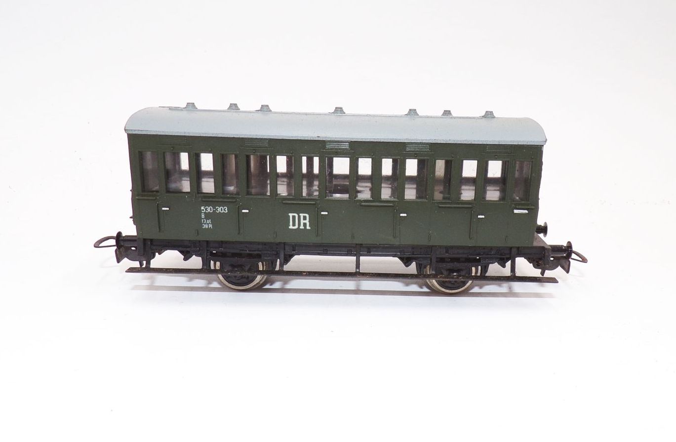 Piko 2achsiger Abteilwagen grün Spur H0
