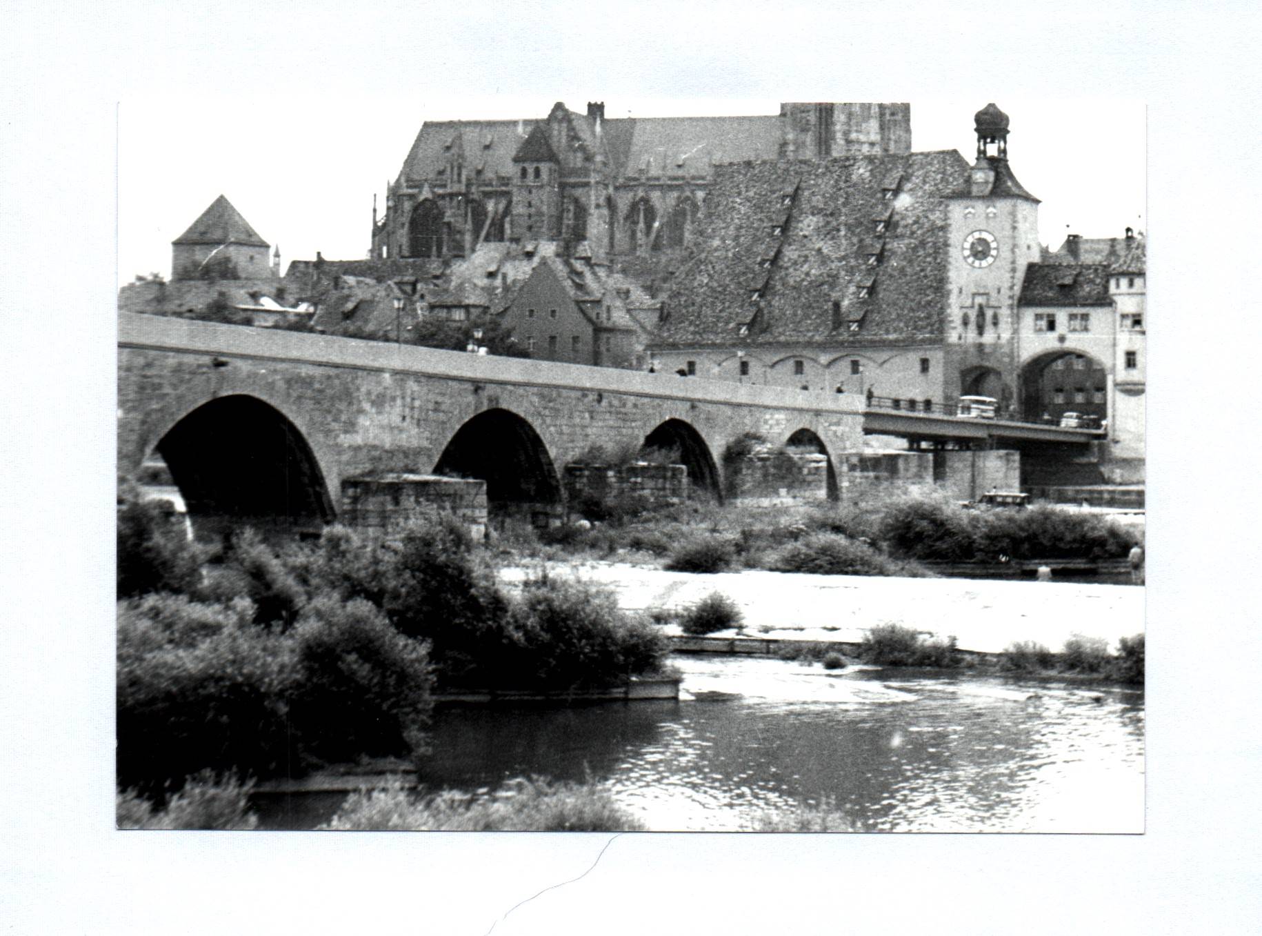 2x Foto Regensburg Steinerne Brücke Juli 1957