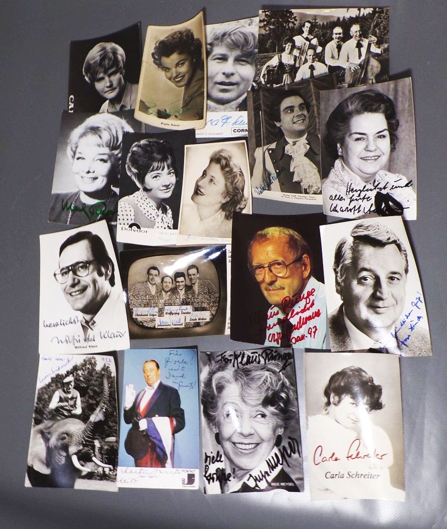 Konvolut Autogrammkarten teils Signiert DDR BRD Schauspieler Sänger 