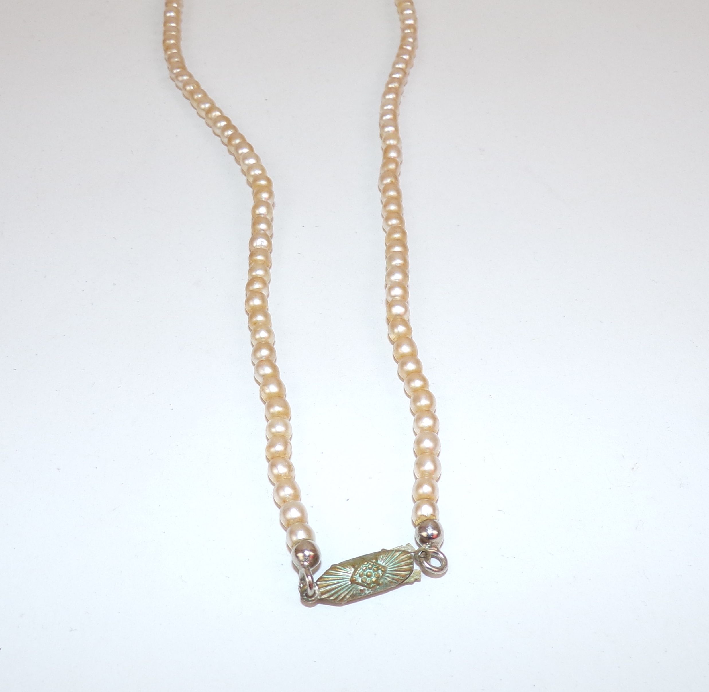 Alte Perlenkette 43 cm Modeschmuck