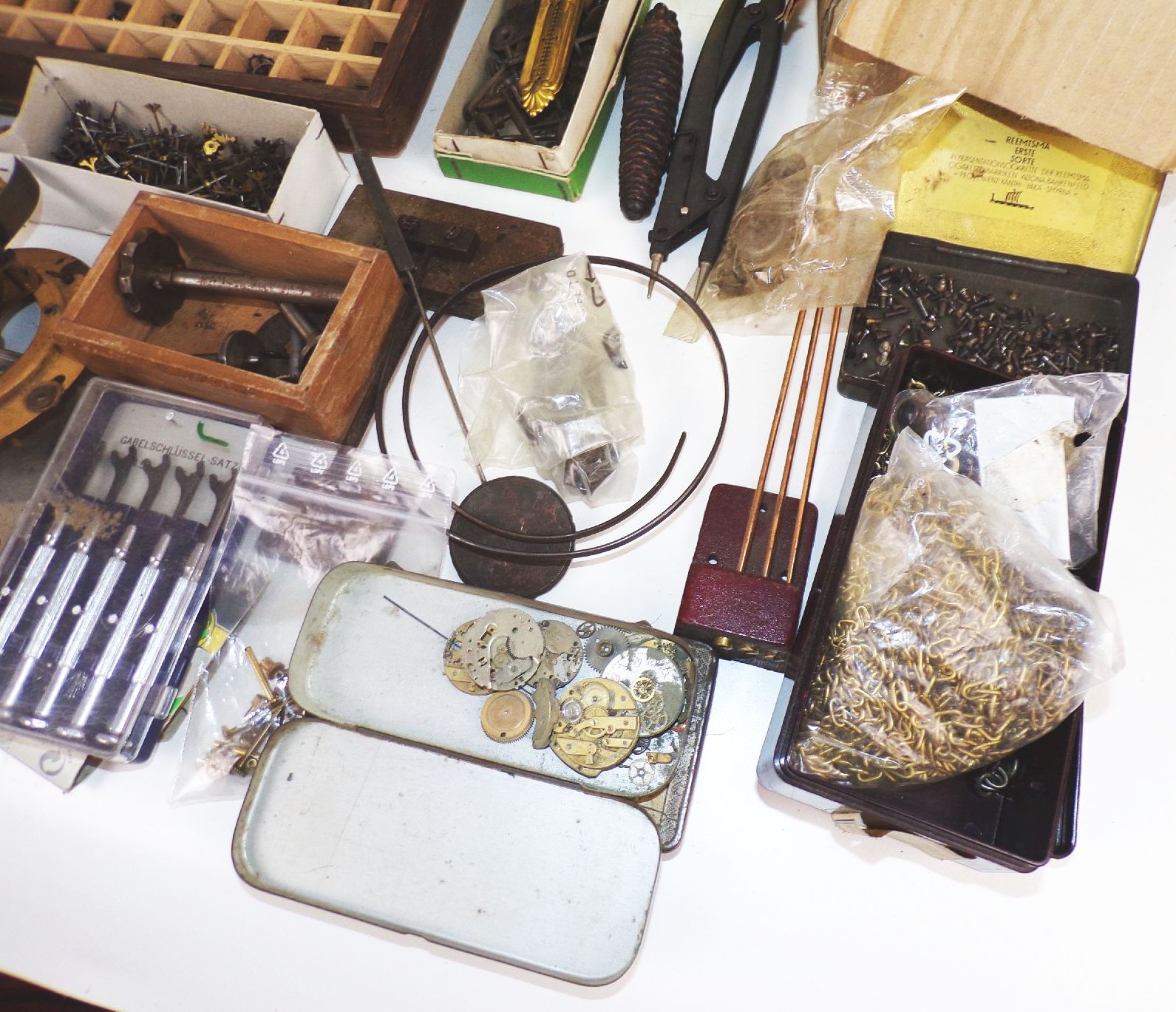 Konvolut Uhrmacher Ersatzteile Werkzeug Bastlerware Kleinteile 