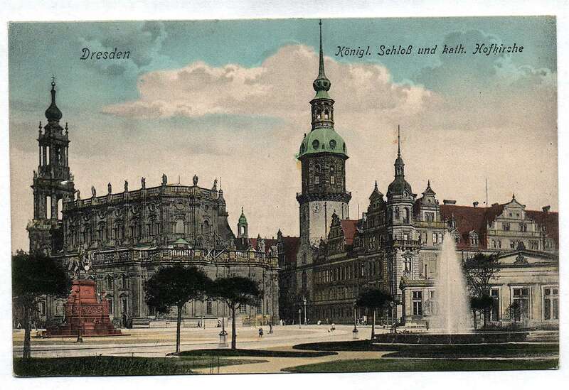 Ak Dresden Königliches Schloß und katholische Hofkirche