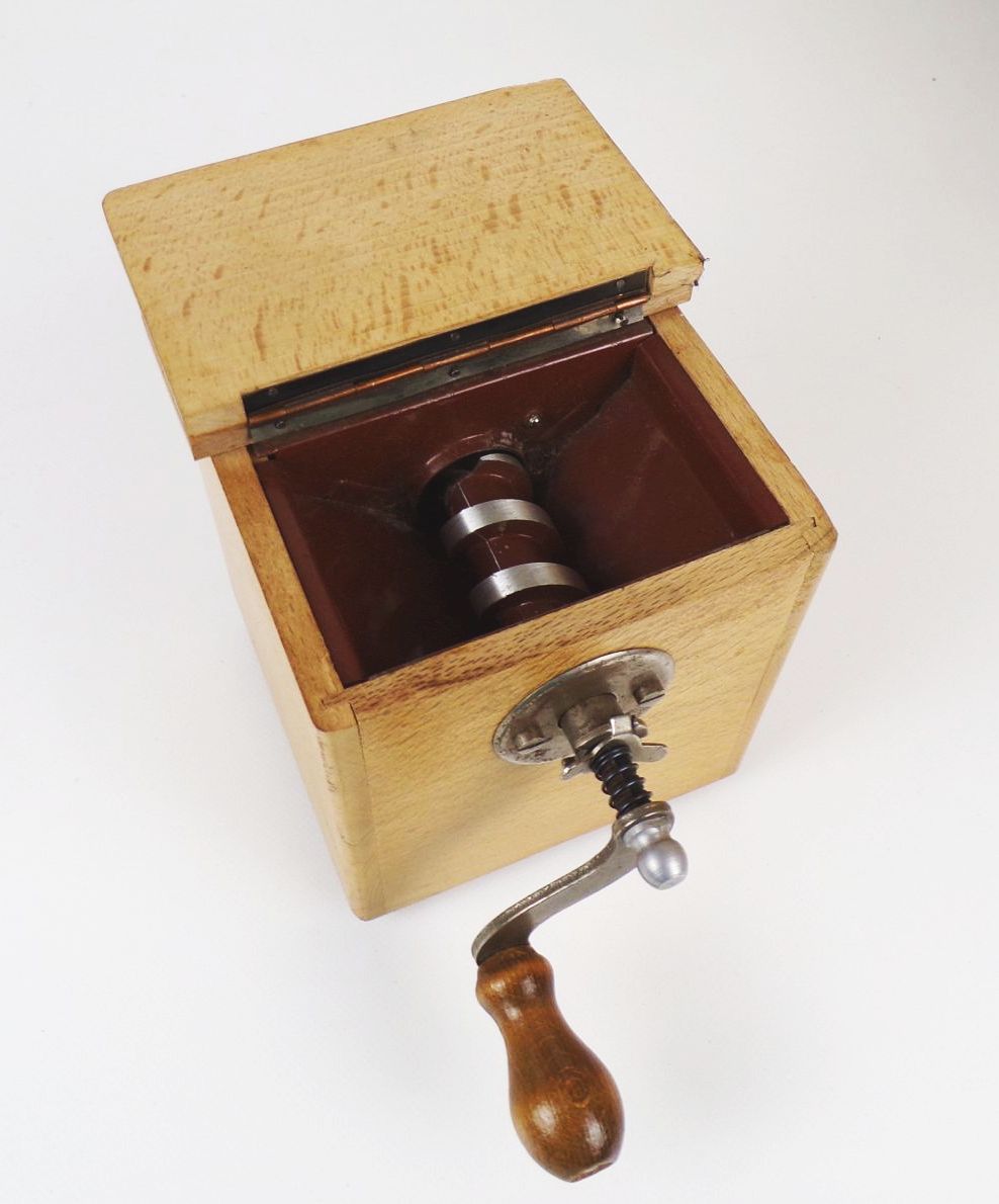 Alte Kaffeemühle Holz VEB Brunndöbra Analog Mahlwerk Mühle Deko Alte Kaffeemühle Holz VEB Brunndöbra Analog Mahlwerk Mühle Deko