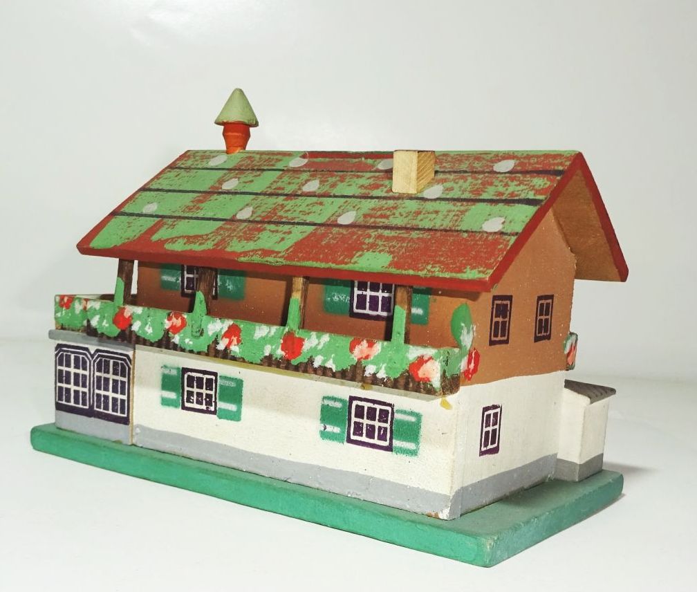 Alte Spardose Bauernhaus mit Schlüssel Holz Sparbüchse 