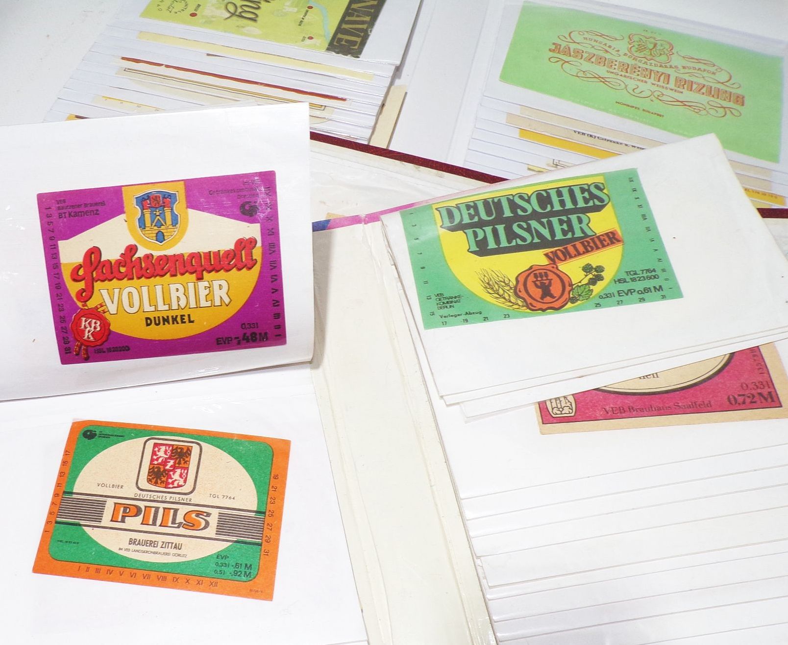 Konvolut alte Bieretiketten und Weinetiketten Konvolut alte Bieretiketten und Weinetiketten