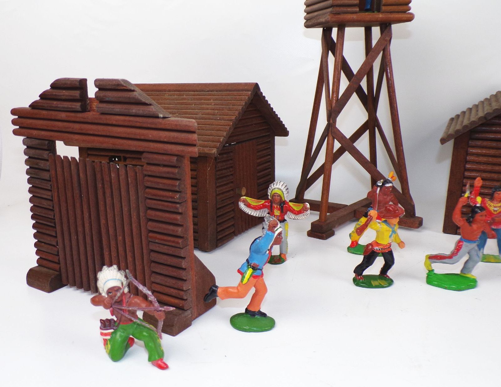DDR Indianer Fort Holzhütten Wildwest Figuren 
