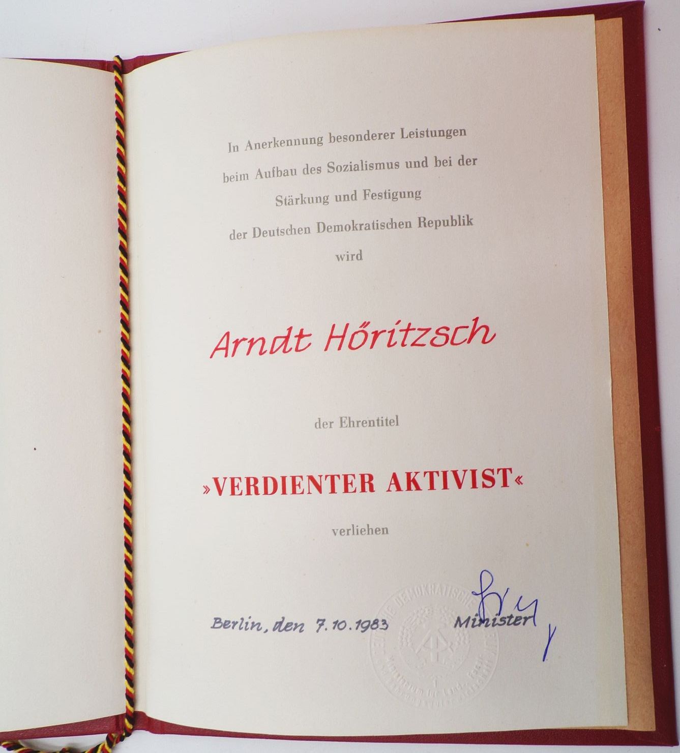 Verdienter Aktivist Abzeichen mit Urkunde Minister Autograph 1983 Bruno Lietz