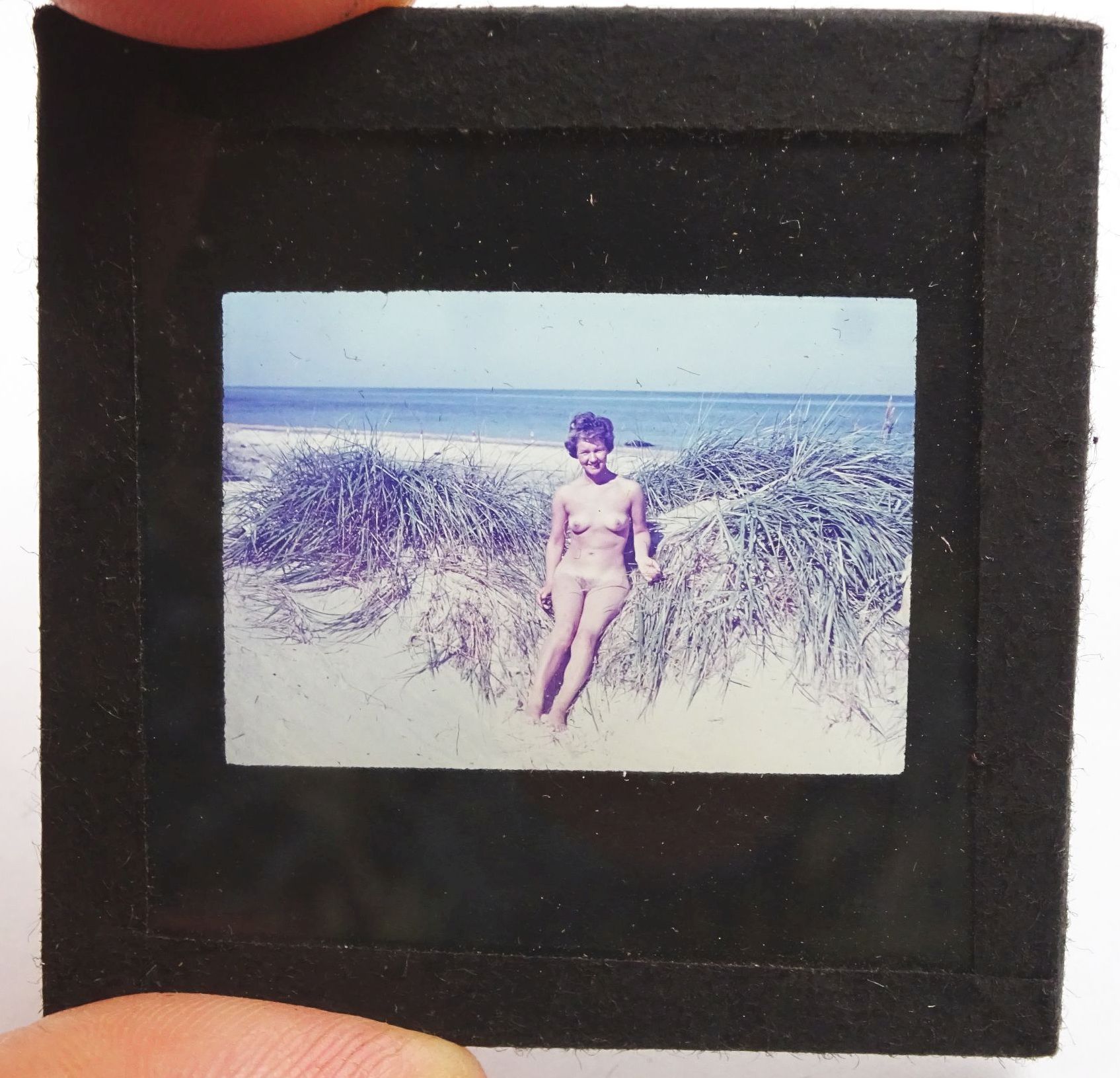 Farbdia nackte Frau DDR Strand 1950er Akt Freikörperkultur Dia Fotografie Farbdia nackte Frau DDR Strand 1950er Akt Freikörperkultur Dia Fotografie