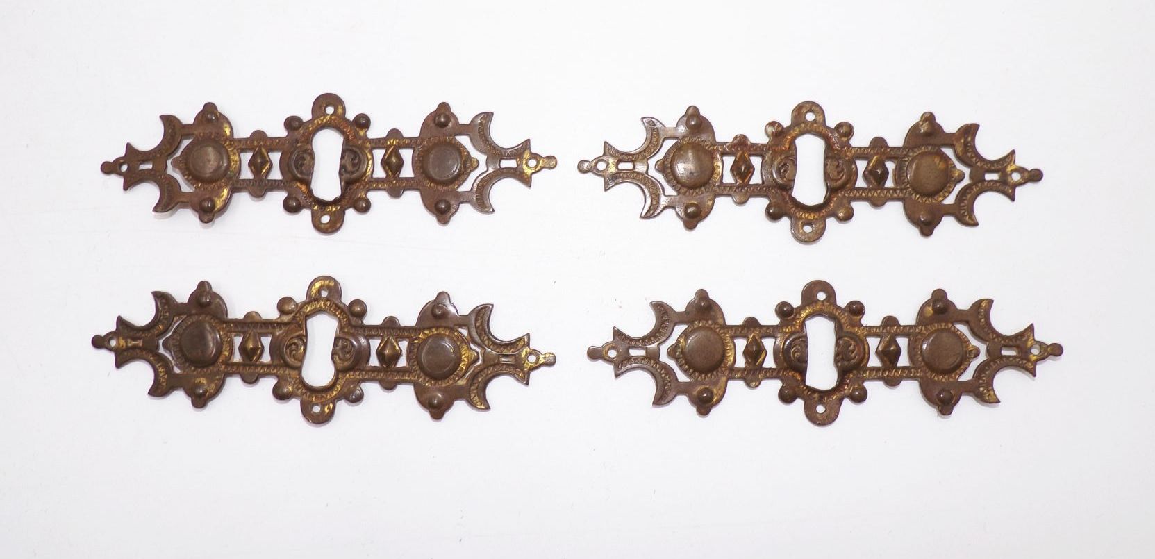 4 x Alte Möbelbeschläge Kommode Beschlag Messing Schlüsselloch Gründerzeit um 1880