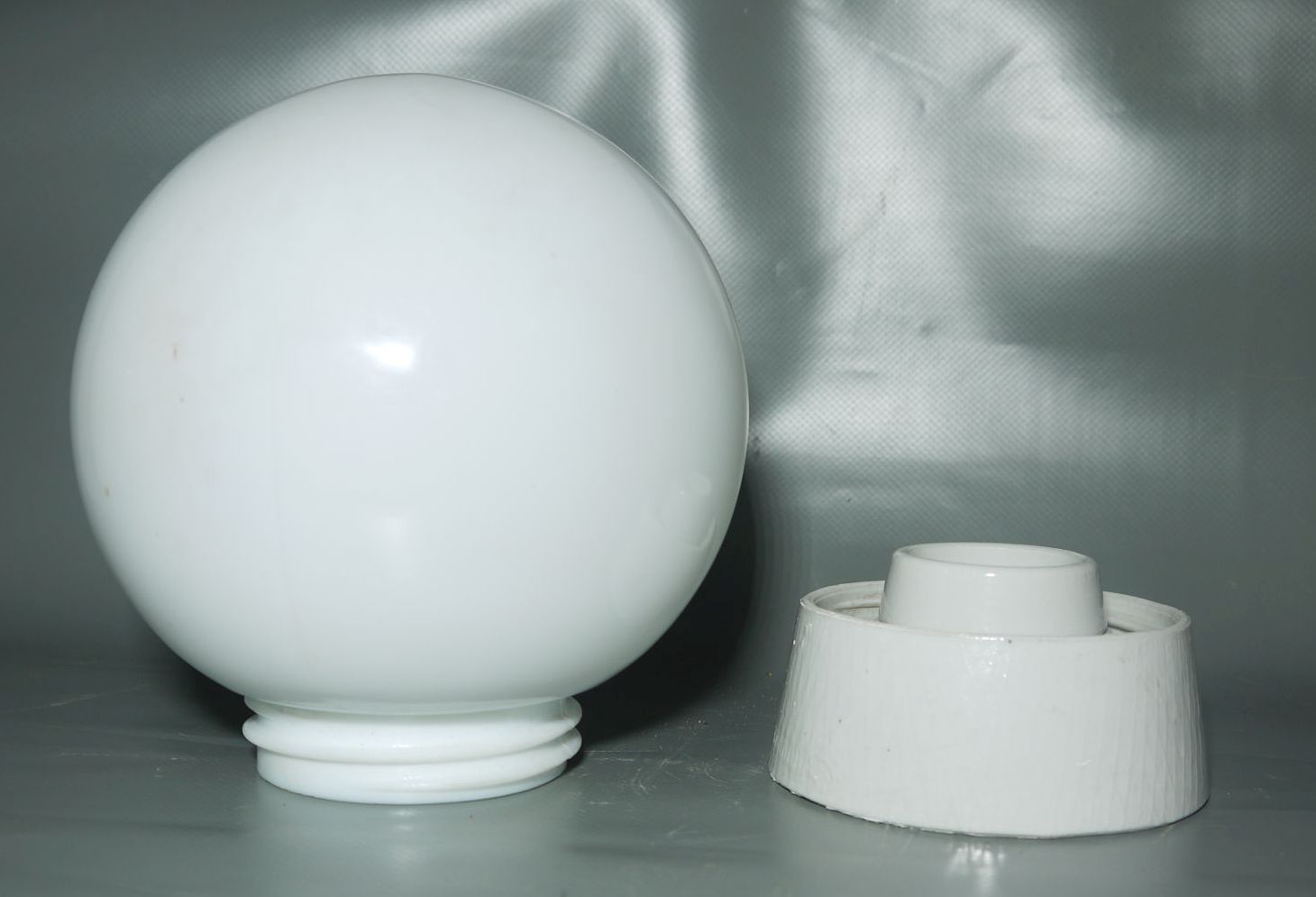 Alte Kugellampe Glas Kellerlampe Weiß Porzellan Fassung Deko Leuchte