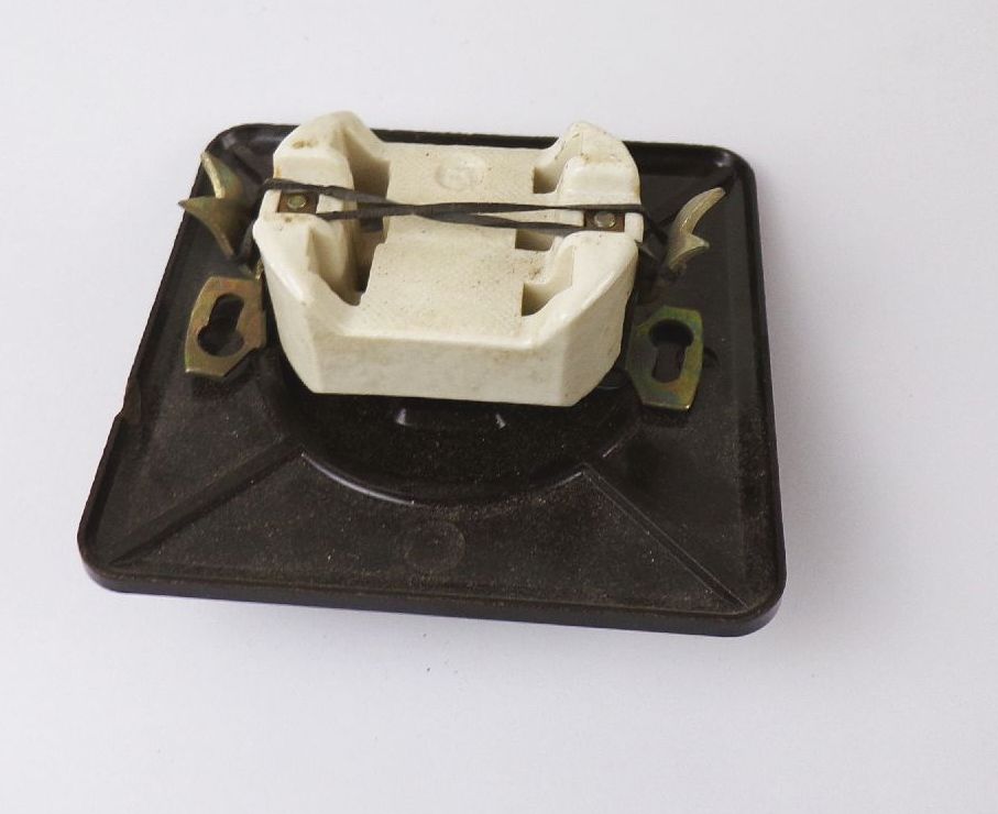 Alter Lichtschalter Bakelit An Aus Wandschalter Rund Unterputz Viereckig Schwarz Alter Lichtschalter Bakelit An Aus Wandschalter Rund Unterputz Viereckig Schwarz