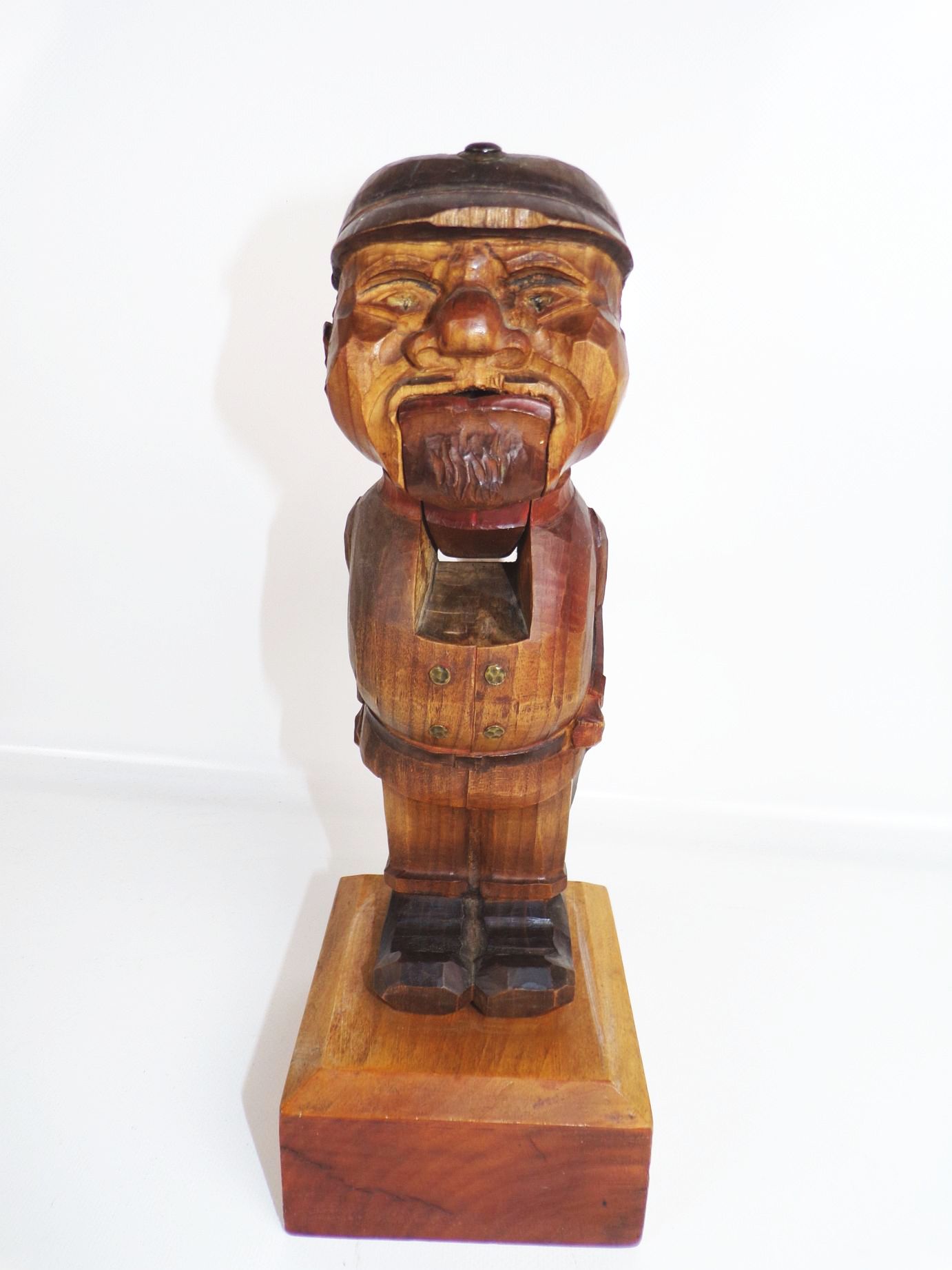 Altes Nussknacker handgeschnitzt Soldat Pickelhaube Säbel um 1900