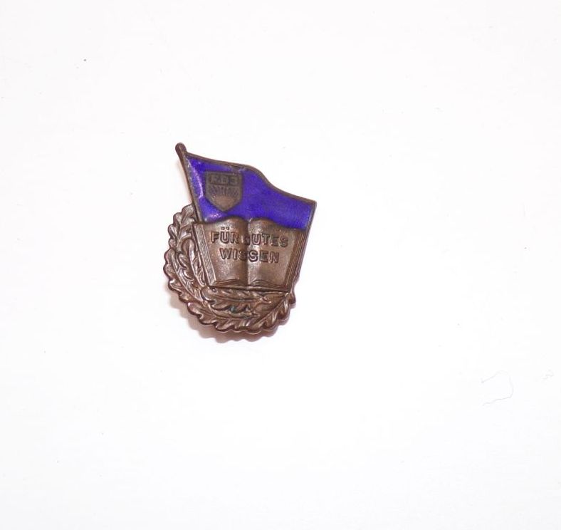 Abzeichen Für gutes Wissen mit Nummer 220525 DDR emailliert