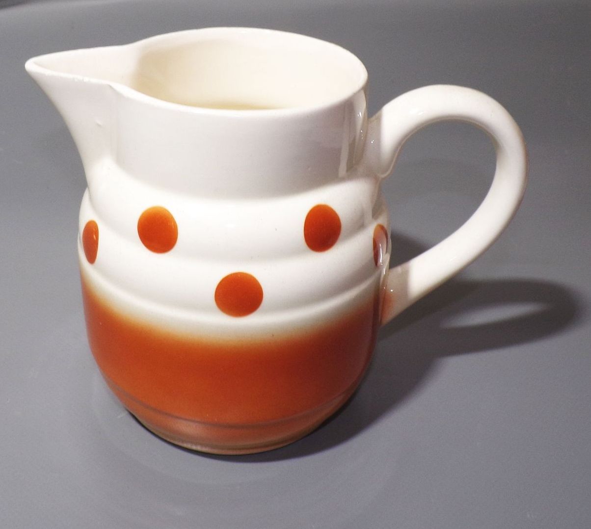 Alter Krug Annaburg Spritzdekor braune Punkte Vintage