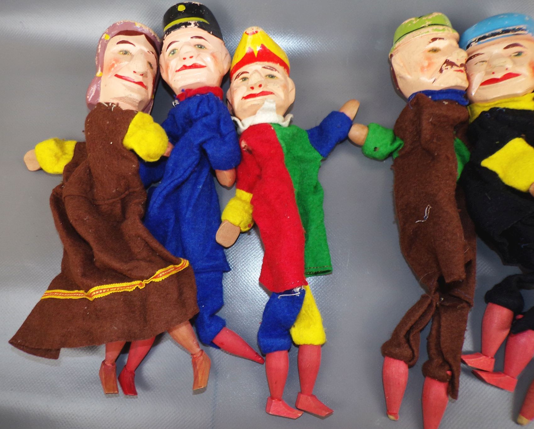 Alte Kasperlepuppen Holzköpfe Ersatzteile Handpuppen