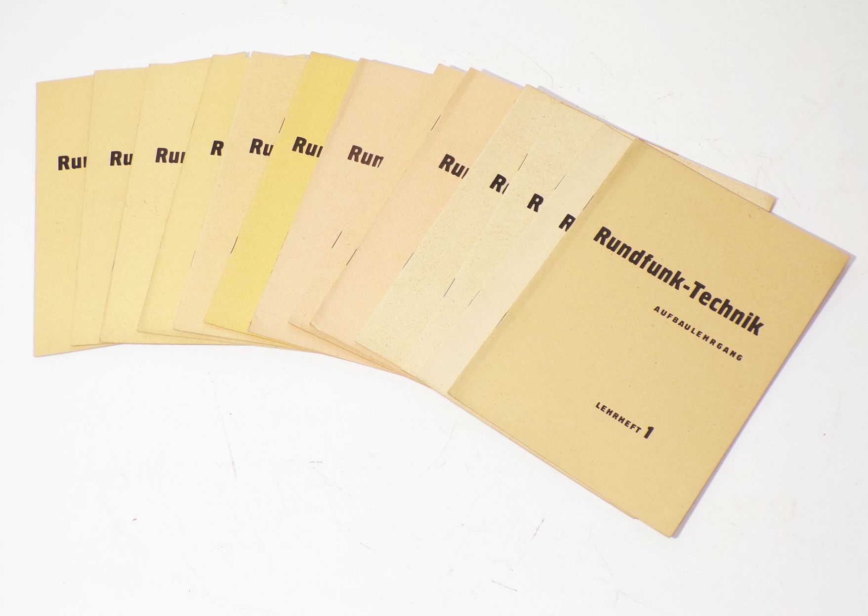 Radio Literatur Rundfunk Technik Lehrhefte Röhren Bastelbuch Schaltungsliste