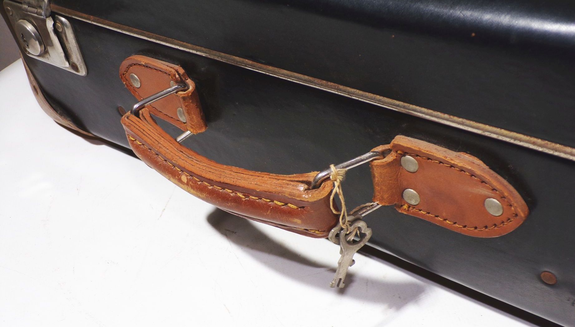 Alter Koffer mit Schlüssel Reisekoffer vintage deko