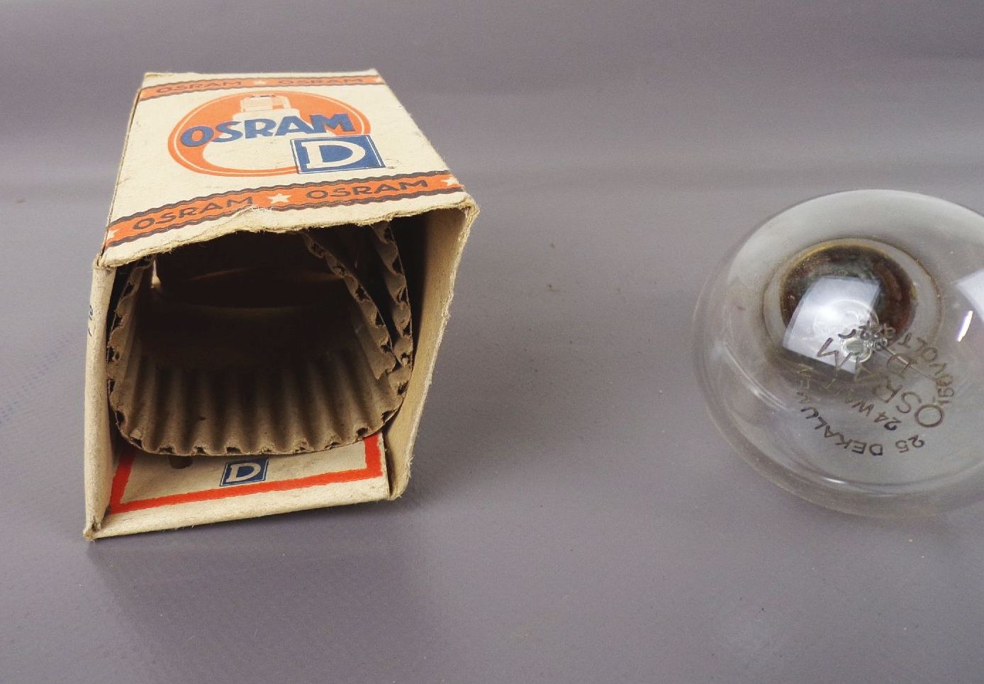 Alte Osram Birne 24 Watt 25 Dekalumpen 150 Volt mit Originalkarton Alte Osram Birne 24 Watt 25 Dekalumpen 150 Volt mit Originalkarton