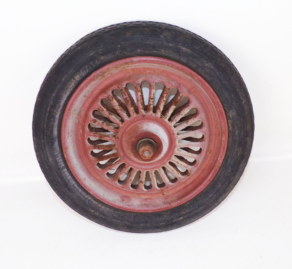 Alte Wagenräder Metall Reifen Industrie Design Rad 2 Vintage Räder Deko Alte Wagenräder Metall Reifen Industrie Design Rad 2 Vintage Räder Deko