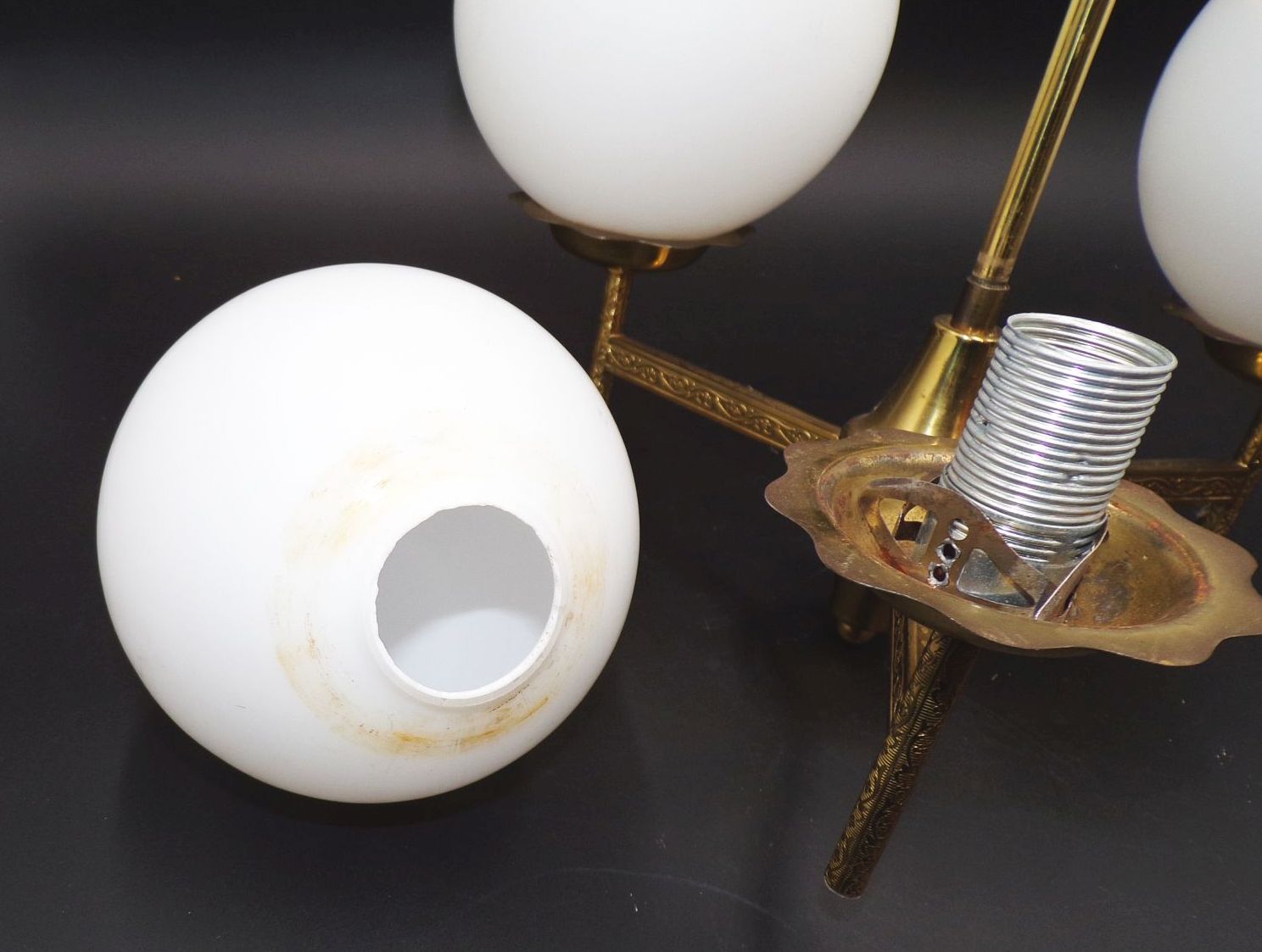 Edle Deckenlampe Kugel Weiß mit Messig 3er Deckenleuchte 