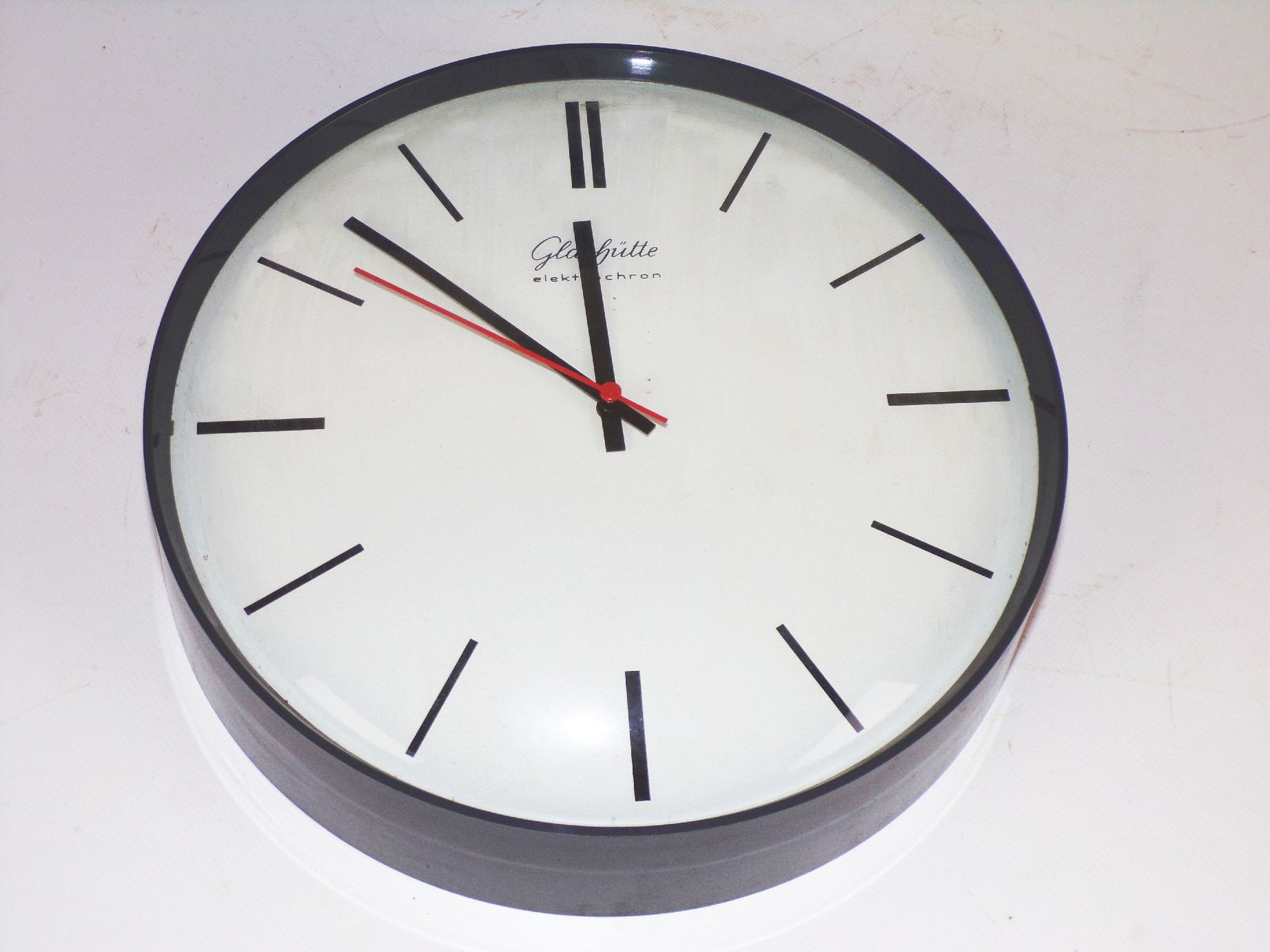 Alte Glashütte elektrochron Typ 410 Wanduhr Küchenuhr Rund Grau Uhr OVP 