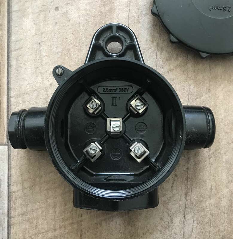 Alte Steckdosen Aufputz Klappe Lichtschalter DDR Verteilerdosen