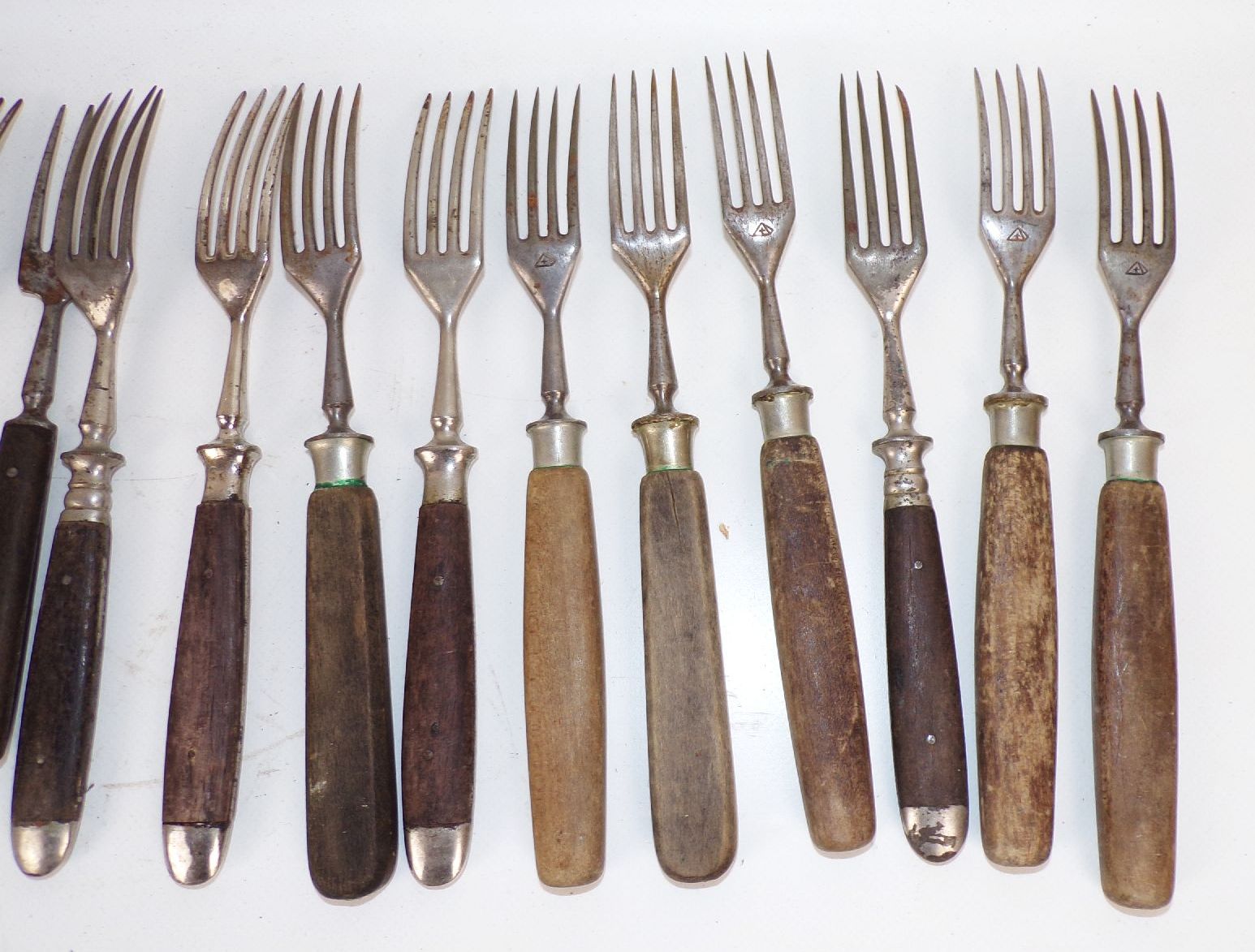 Konvolut altes Besteck Holzgriffe Gabeln Mittelalter Räuber 17 Besteckteile