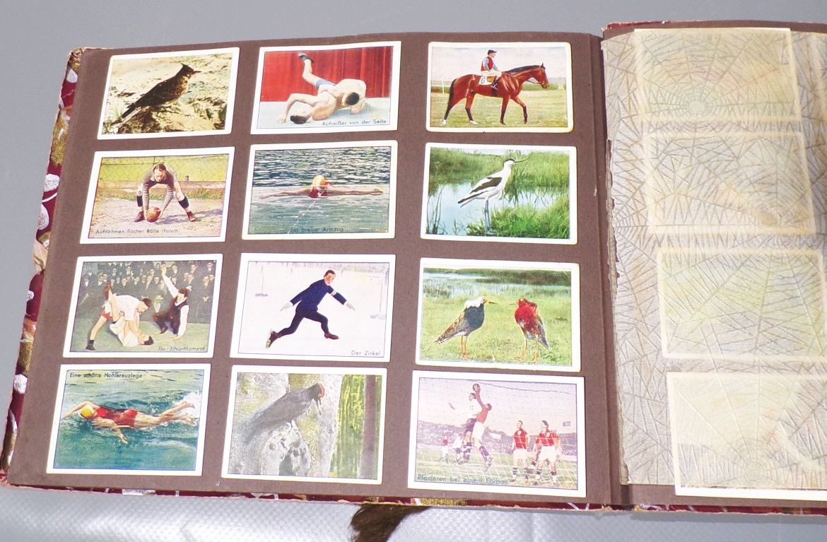 Altes Sammelbilderalbum Bunt gemischt beklebtes Fotoalbum 