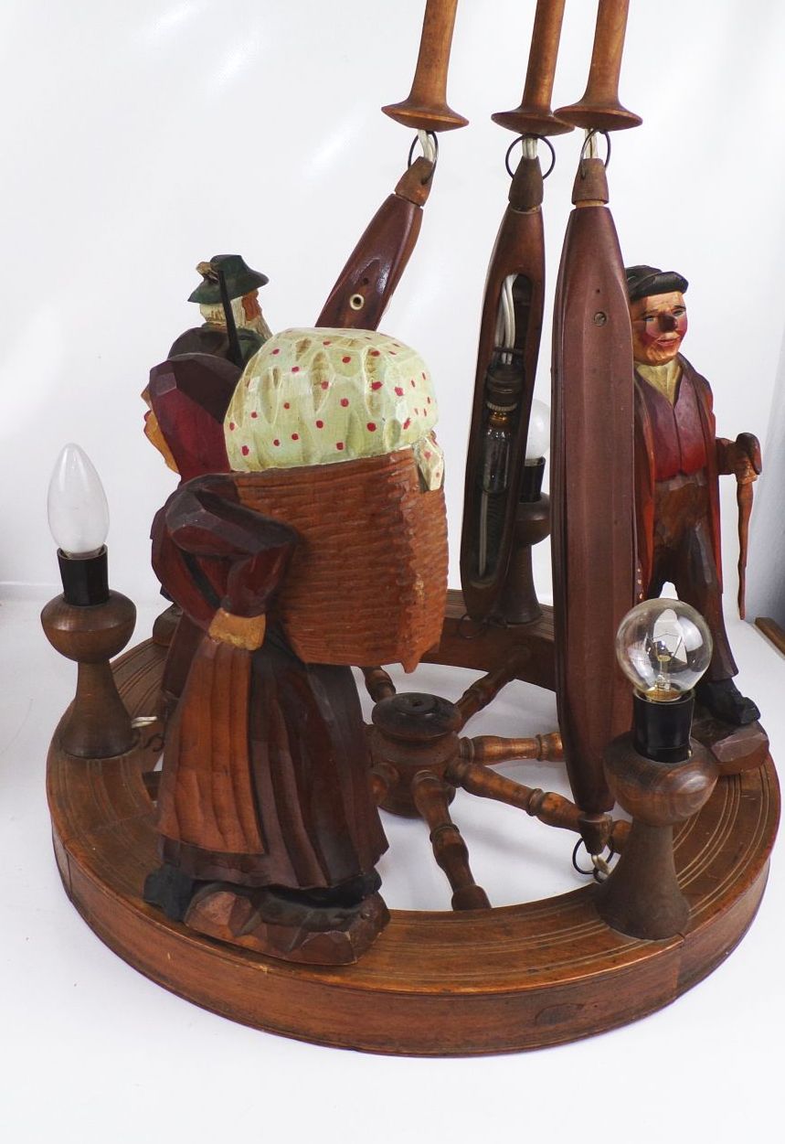 Alte Bauernlampe Deckenleuchte um 1900 geschnitzte Figuren Bauernstube