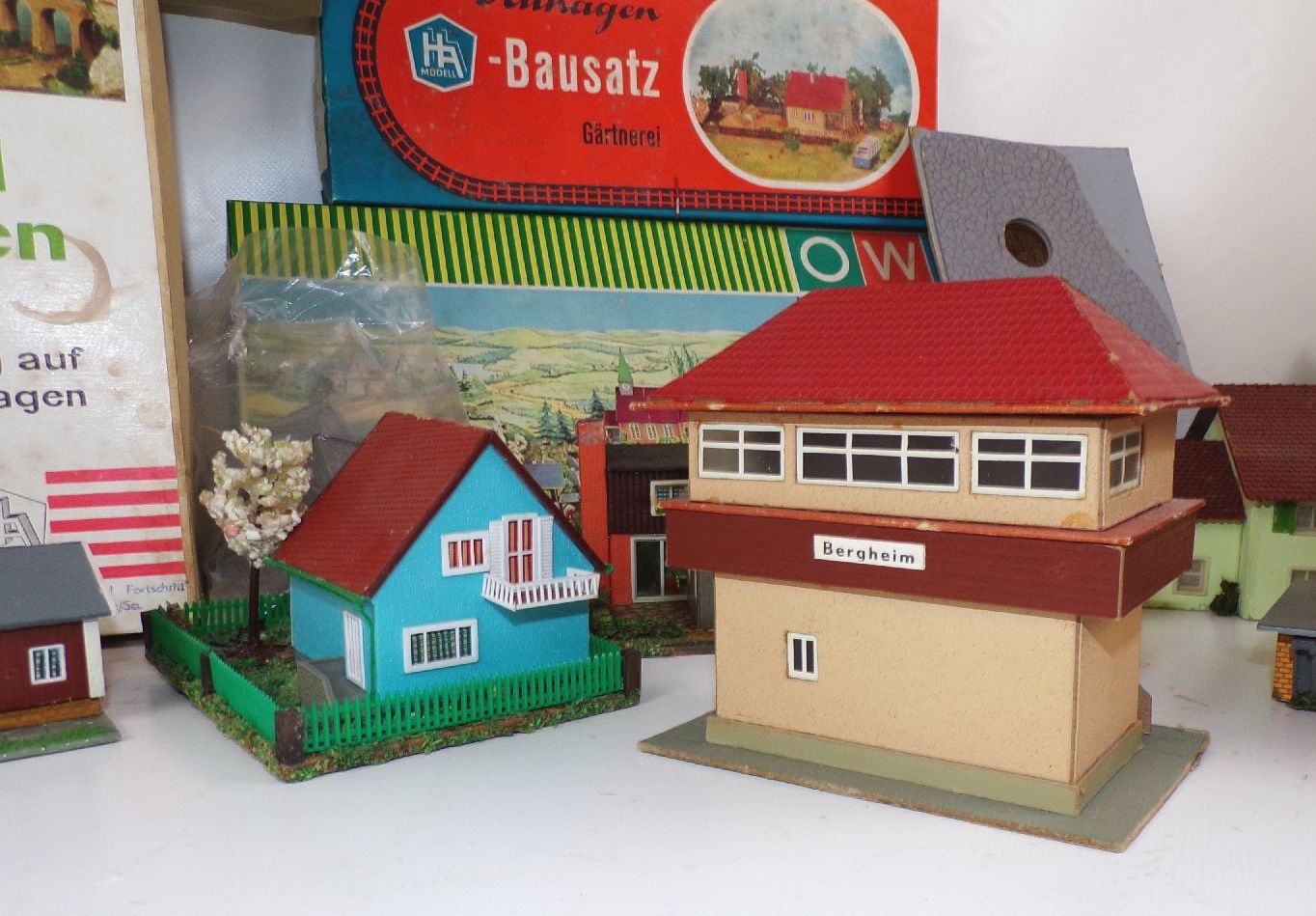 Konvolut H0 Modellbau Häuser Streumaterial Loks Bastlermaterial