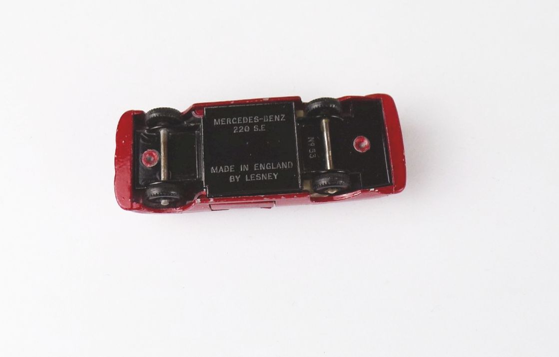 Altes Matchbox Lesney Modellauto Mercedes Benz 220 SE Rot Altes Matchbox Lesney Modellauto Mercedes Benz 220 SE Rot