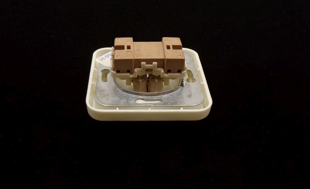 Wechselschalter Lichtschalter An Aus Weiß DDR doppelter Kippschalter