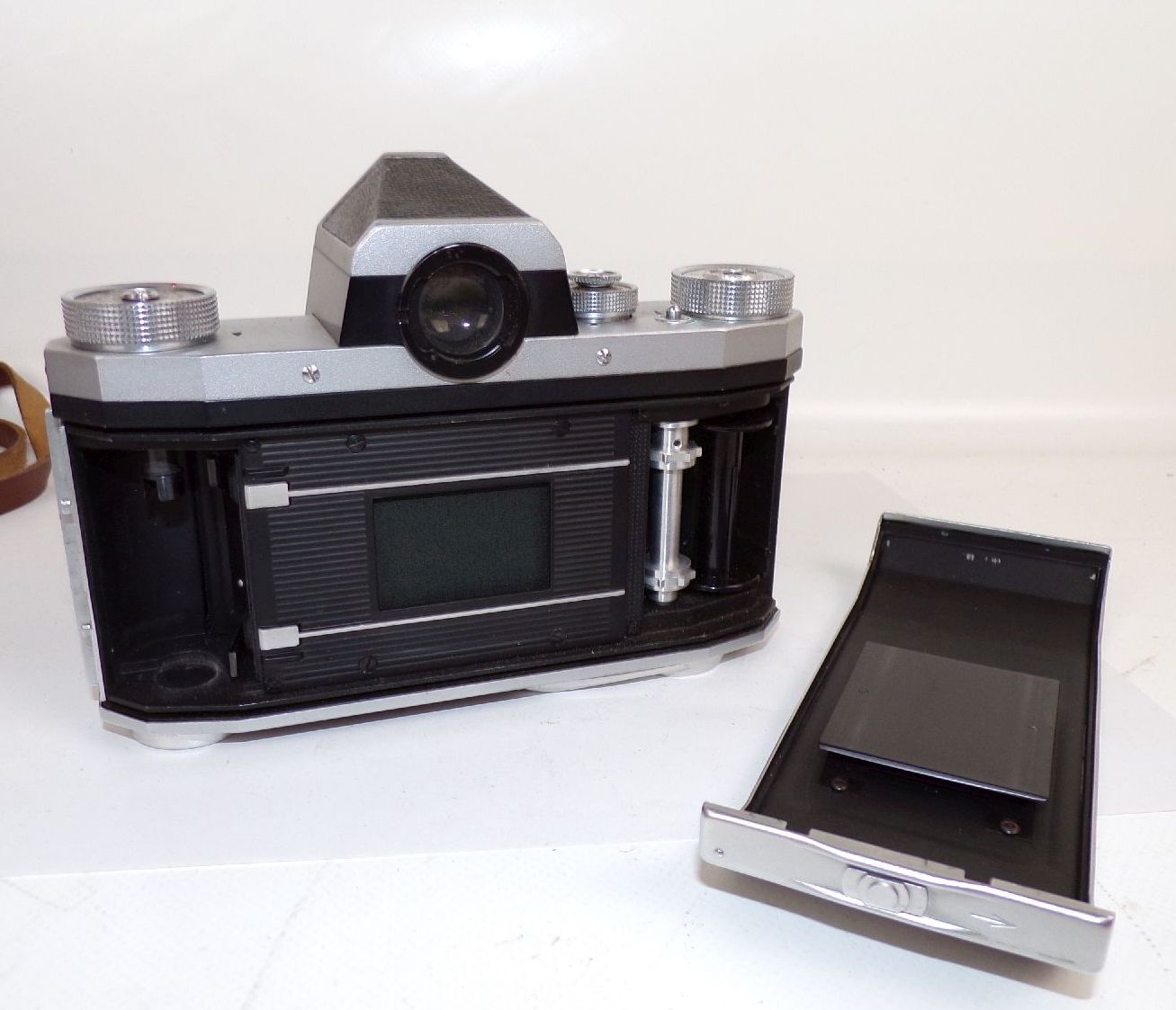 Vintage Praktica IV Kamera mit Carl Zeiss Jena Tessar alter Fotoapparat