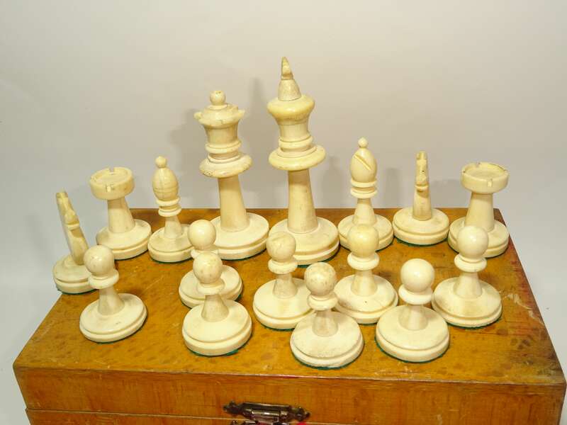 Alte Schachfiguren Weiss Rot Bein Deko Schach Figur