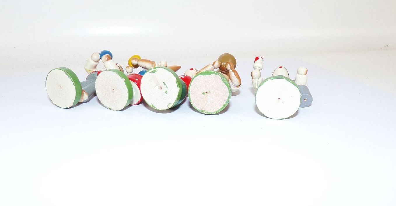 Esco Osterhasen Szene 5 Figuren und Tisch Ostereier bemalen Osterschmuck