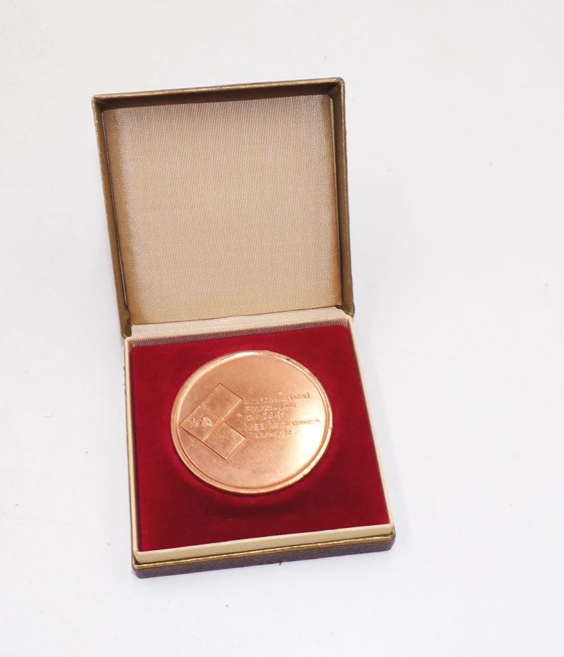 Medaille Verdienter Mitarbeiter des Betriebes VEB Motorenwerk Cunewalde Medaille Verdienter Mitarbeiter des Betriebes VEB Motorenwerk Cunewalde
