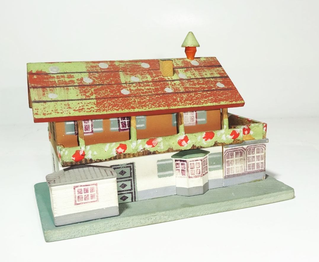 Alte Spardose Bauernhaus mit Schlüssel Holz Sparbüchse 